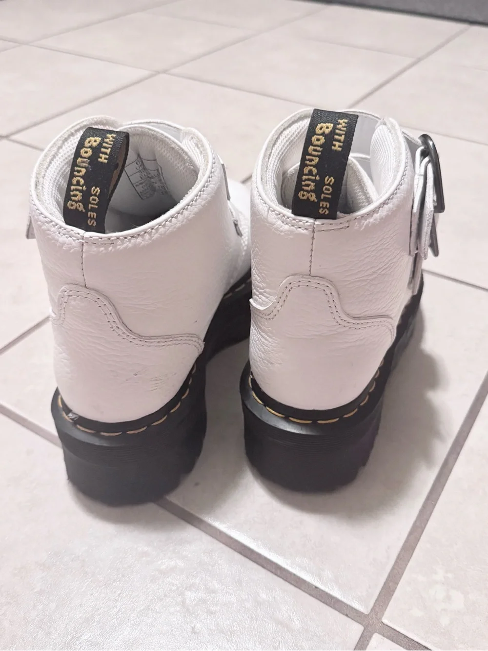 EUC Dr Martens Devon Heart platform boots sz 8
